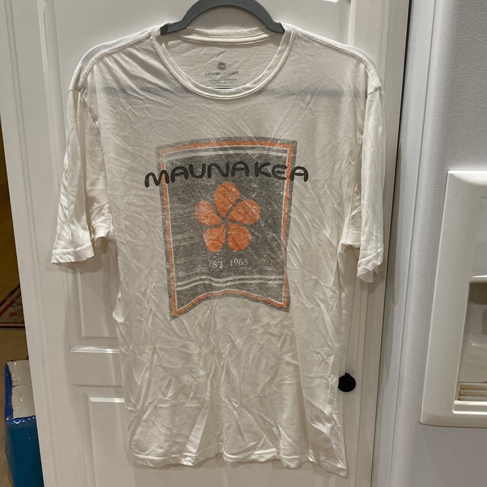 Men’s level wear Maunakea size medium cream and orange